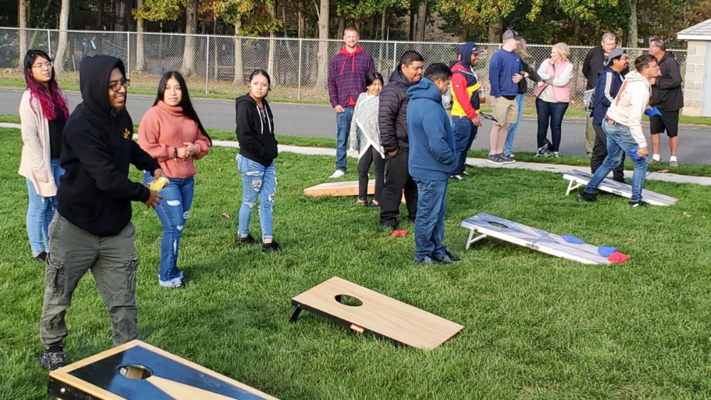 Tynic team cornhole